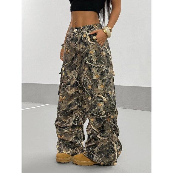 Women's Camo Print Cargo Pants - Soft Baggy Trousers with Elastic Waist - Picture 3 of 6